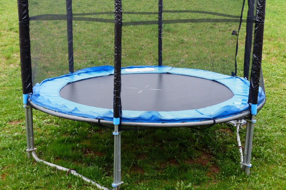 Køb trampolin og hop dig i form med dit barn